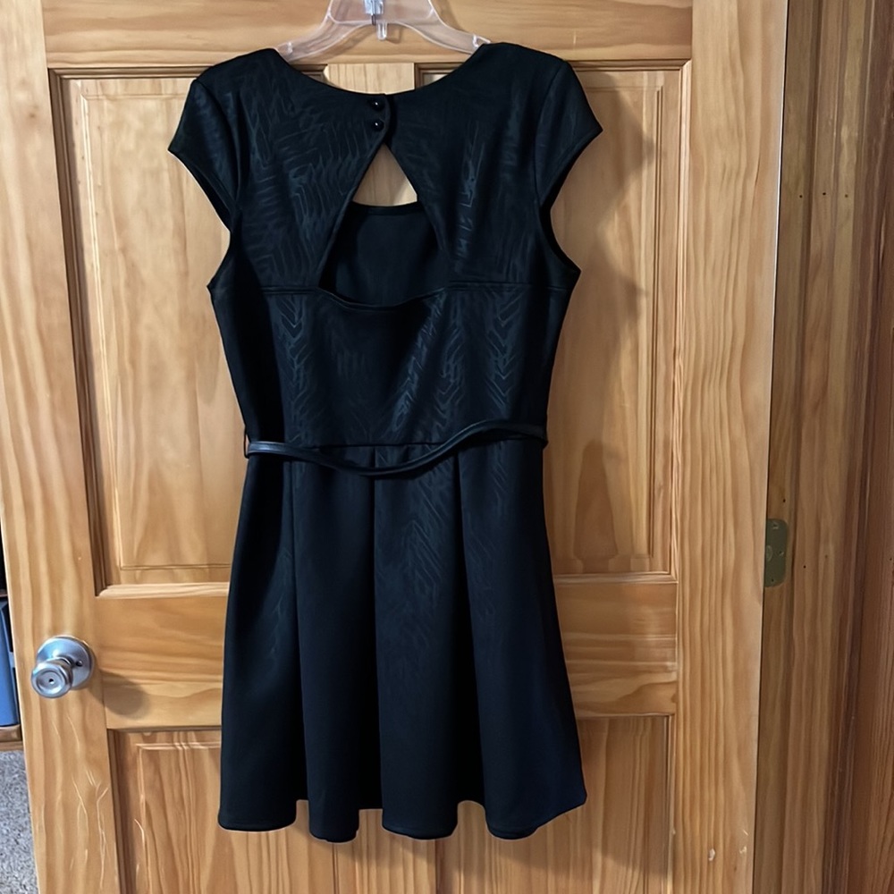iZ Byer black dress with belt Size XL - Picture 5 of 8